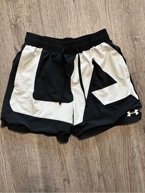 Under Armour Size L Men’s Black & White LA Athletic Shorts